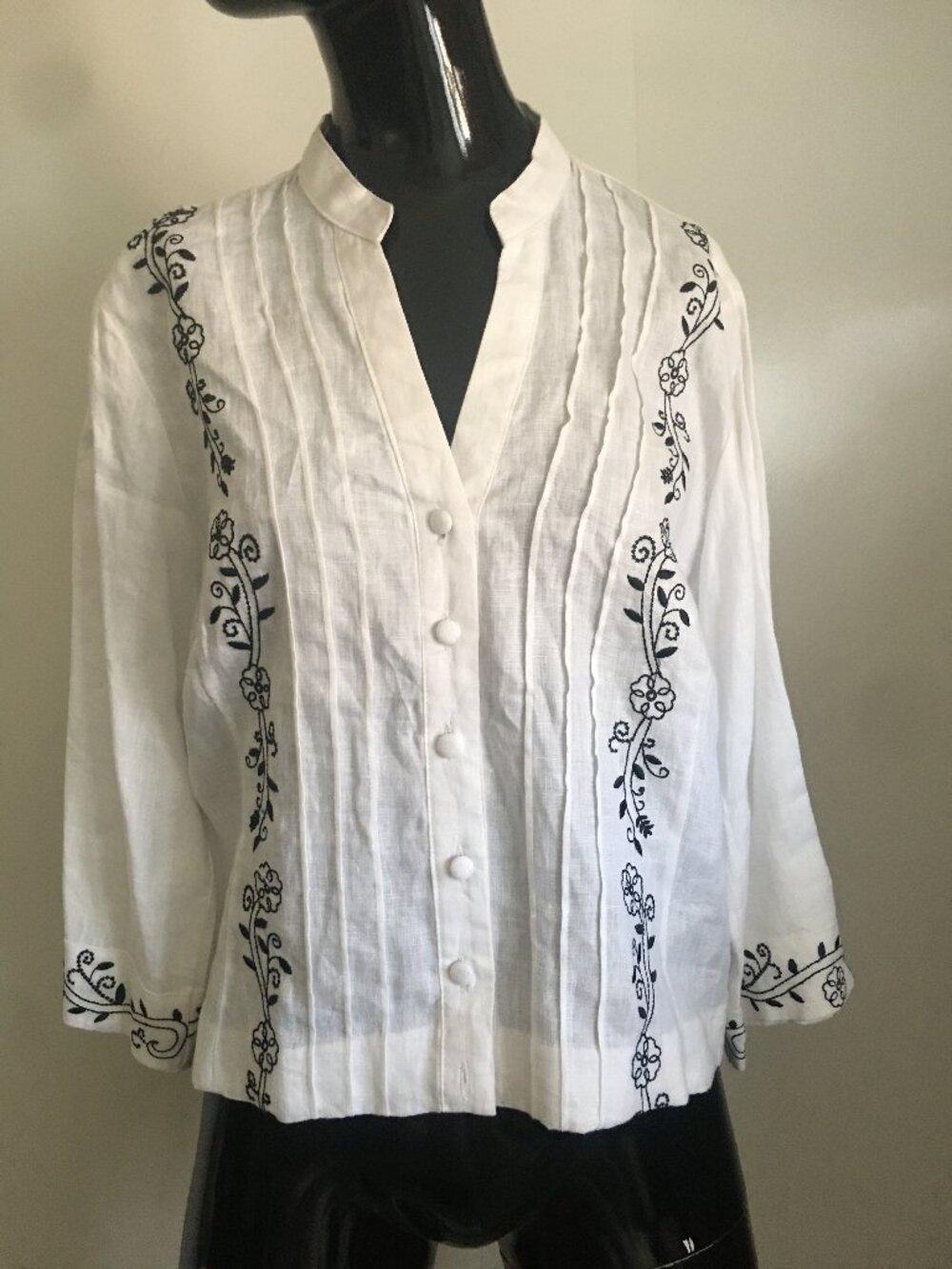 NEW Susan Bristol 100% linen white black embroidery cropped top